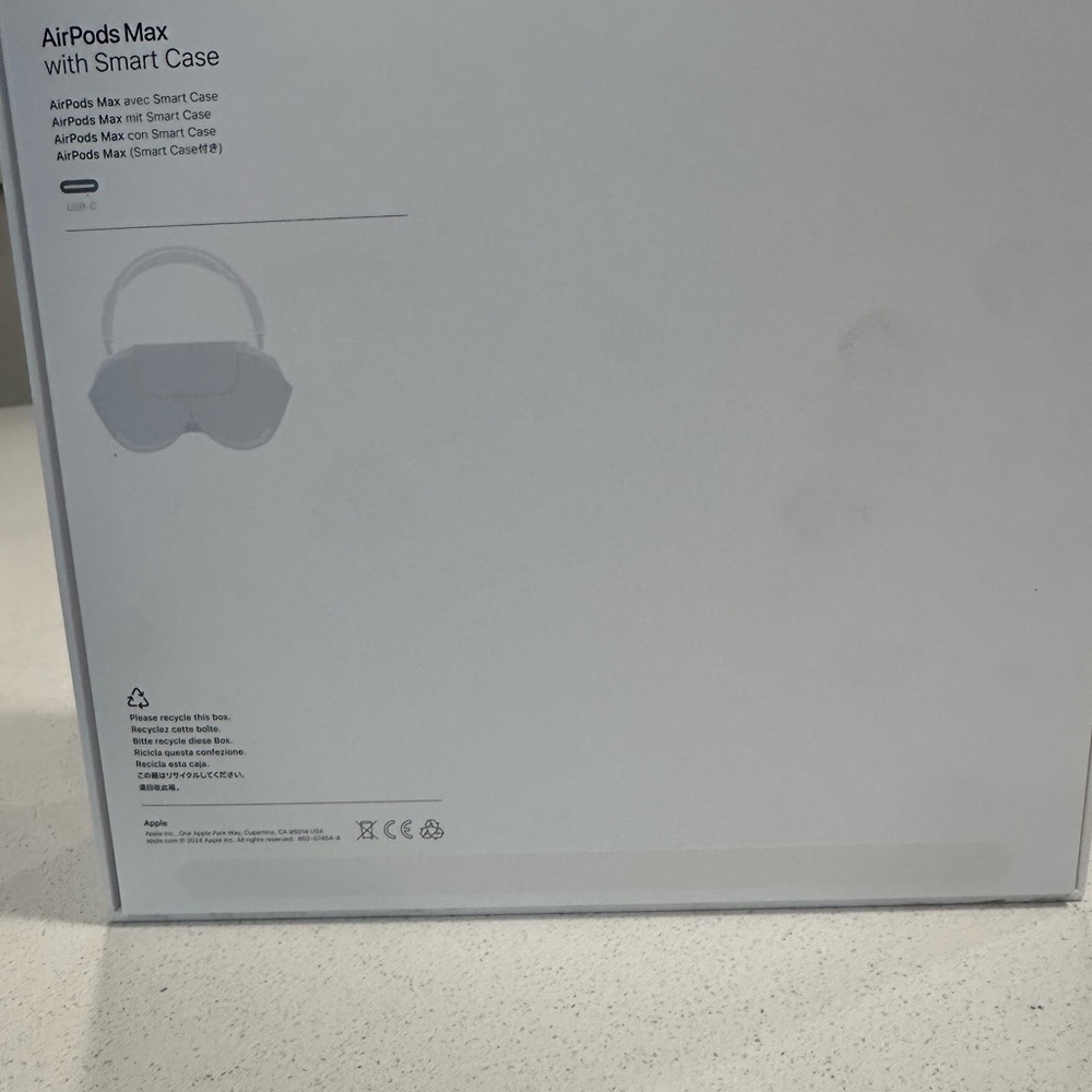 Apple AirPods Max Over-Ear Headphones in Starlight - Picture 6 of 14